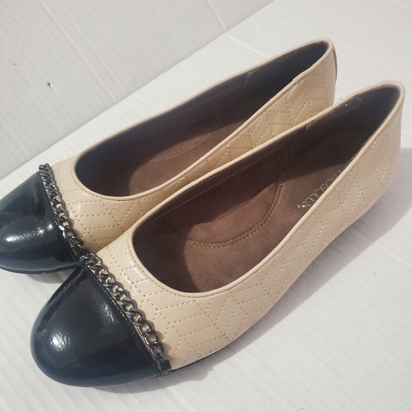 Aerosoles Outrite Ivory and Black Women's Quilted  Ballet Flats Sz 10M Casual - Picture 2 of 11